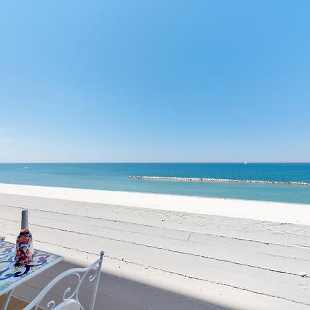Waterfront Apartment With Seaview Balcony Μπάρι Εξωτερικό φωτογραφία