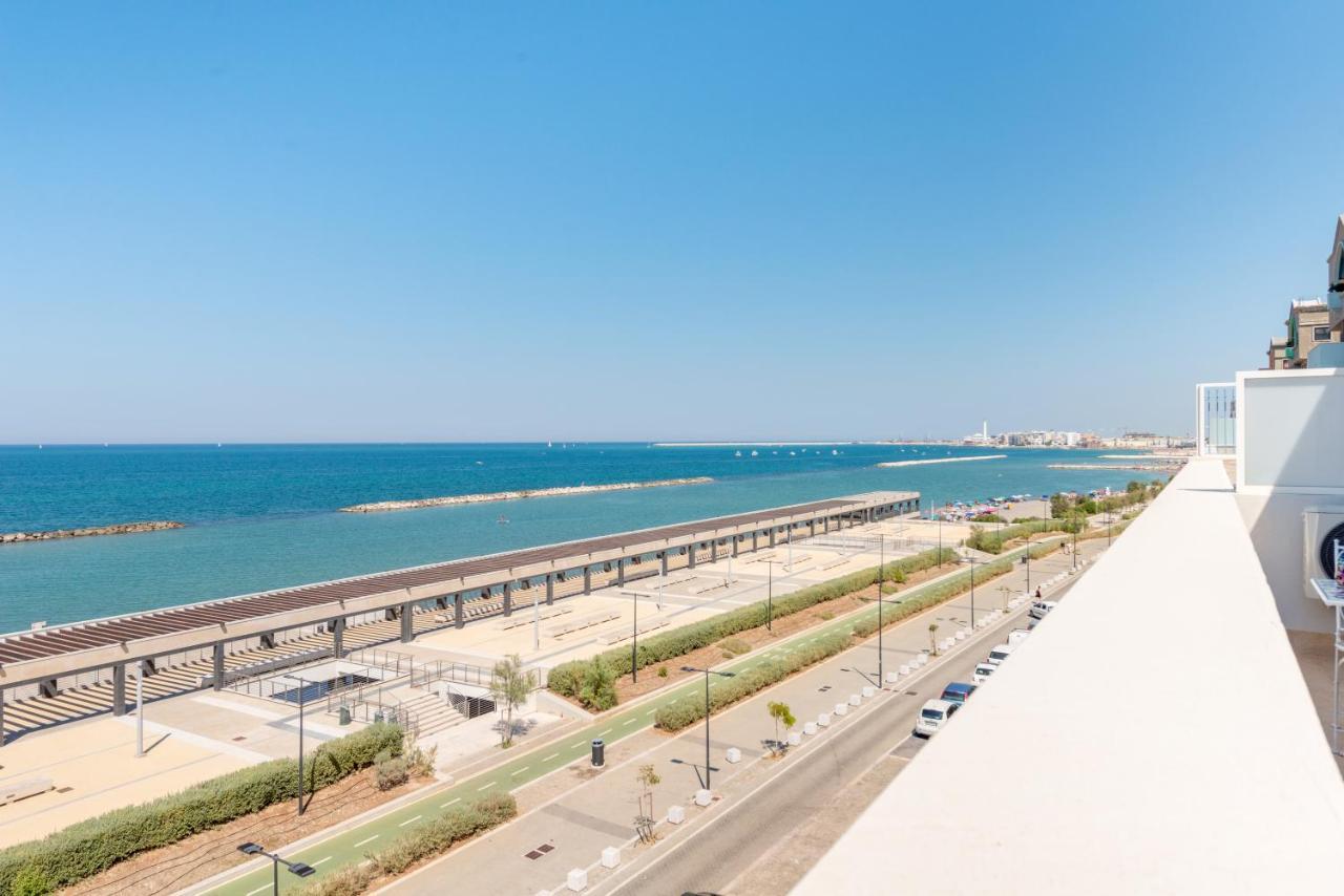 Waterfront Apartment With Seaview Balcony Μπάρι Εξωτερικό φωτογραφία