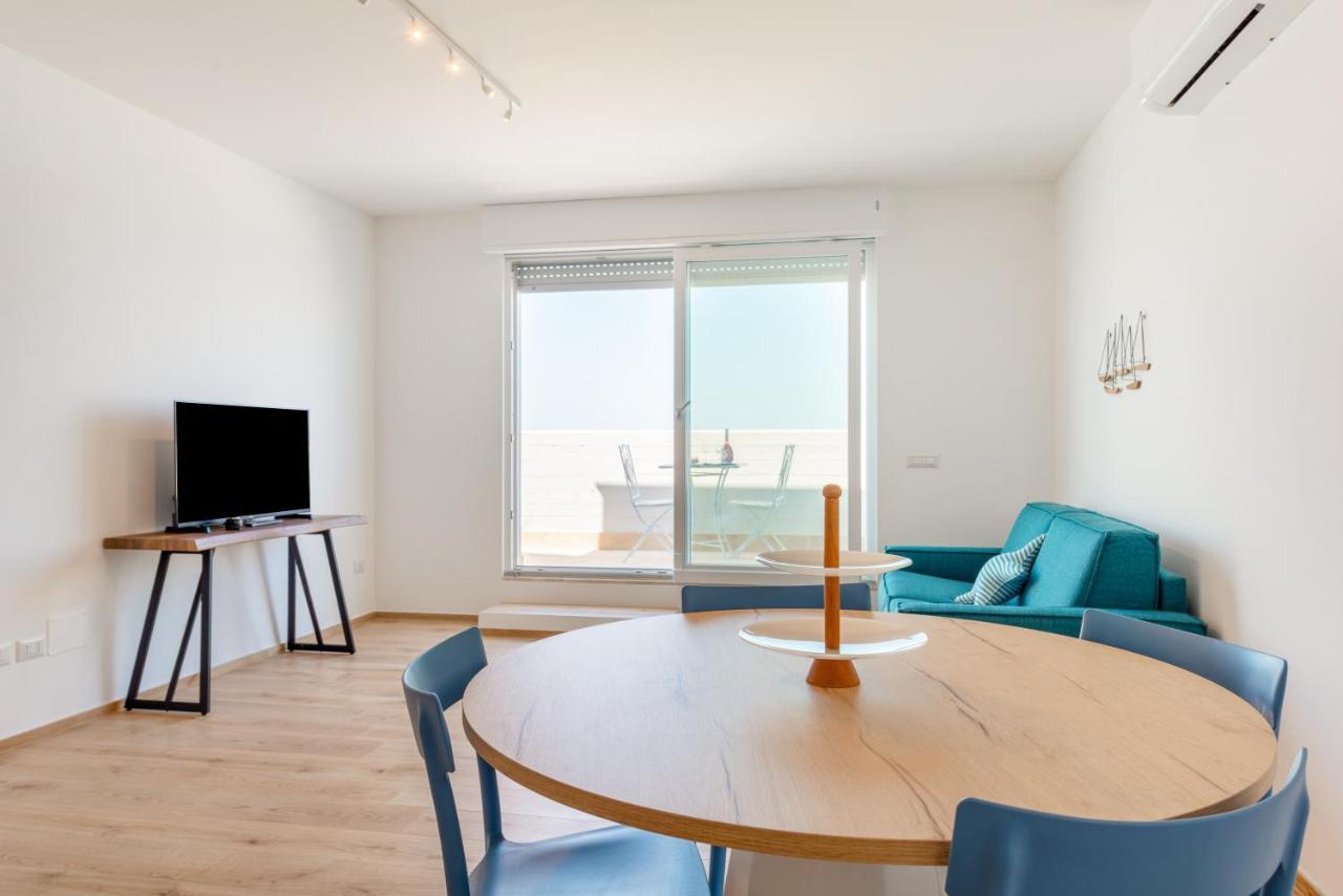 Waterfront Apartment With Seaview Balcony Μπάρι Εξωτερικό φωτογραφία