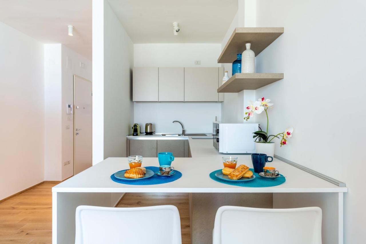 Waterfront Apartment With Seaview Balcony Μπάρι Εξωτερικό φωτογραφία