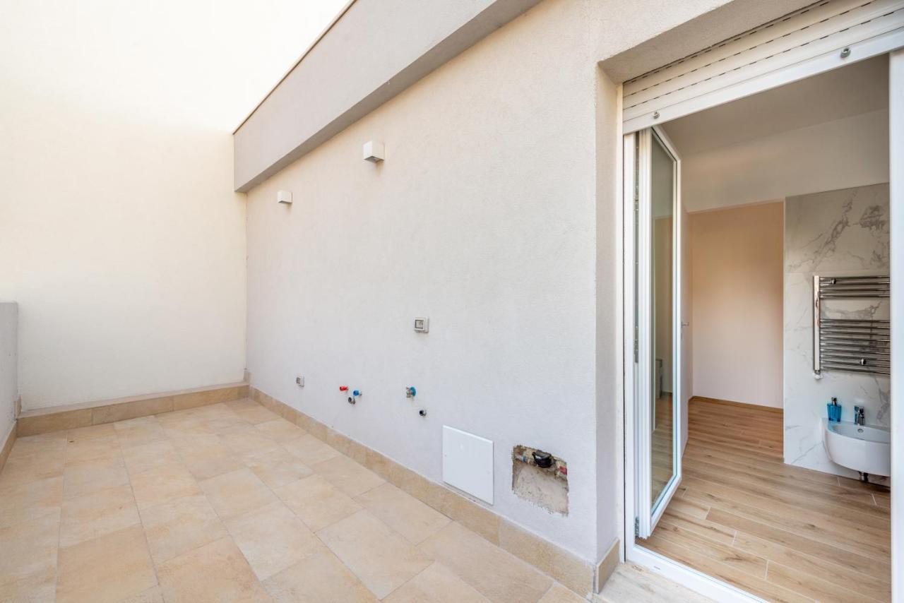 Waterfront Apartment With Seaview Balcony Μπάρι Εξωτερικό φωτογραφία